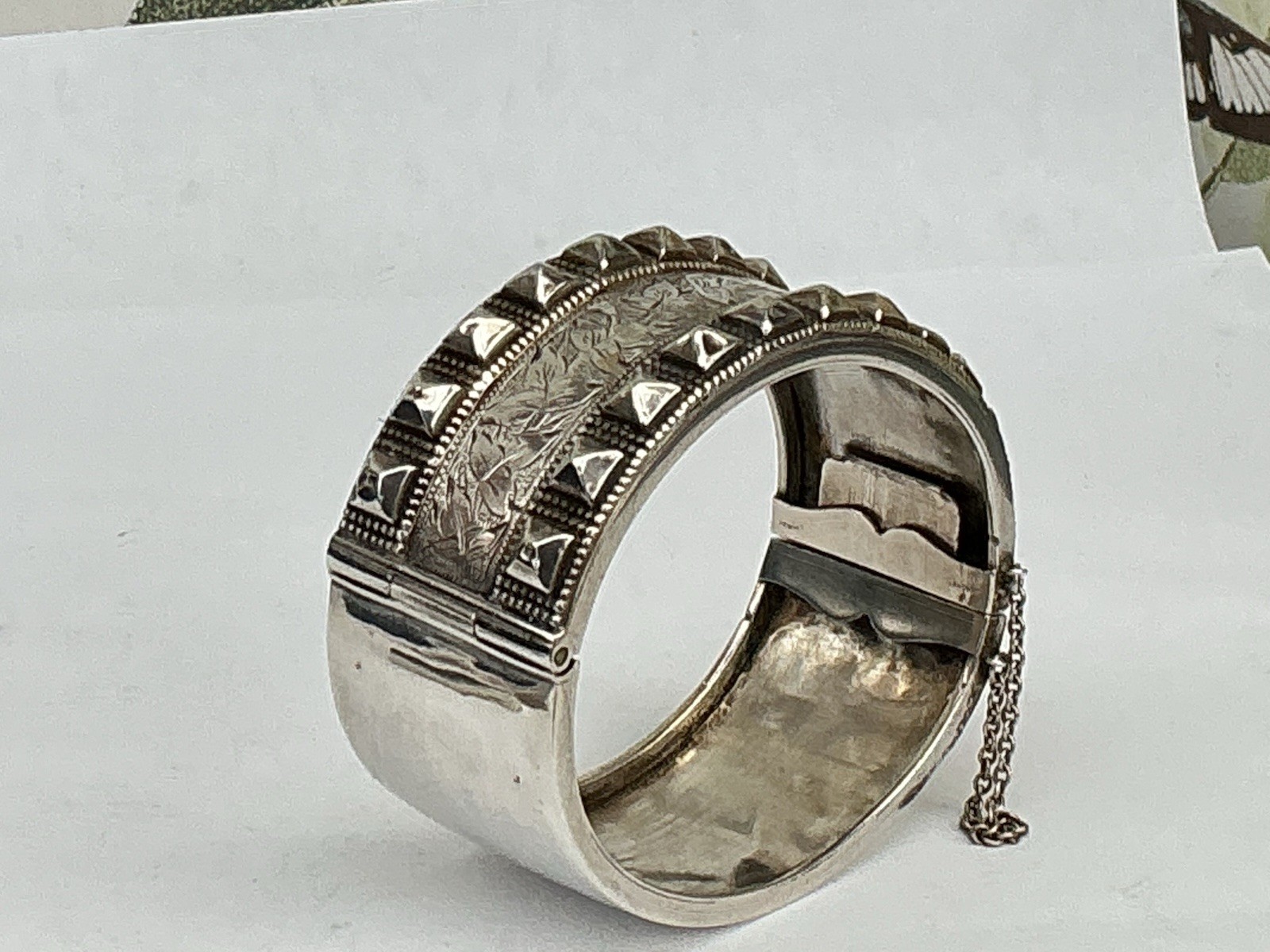 An Antique Victorian Solid Silver Hinged Bangle, … - image 11