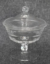 LOVELY VINTAGE FOSTORIA "CENTURY" MEDIUM SIZED COVERED PEDESTAL CANDY DISH