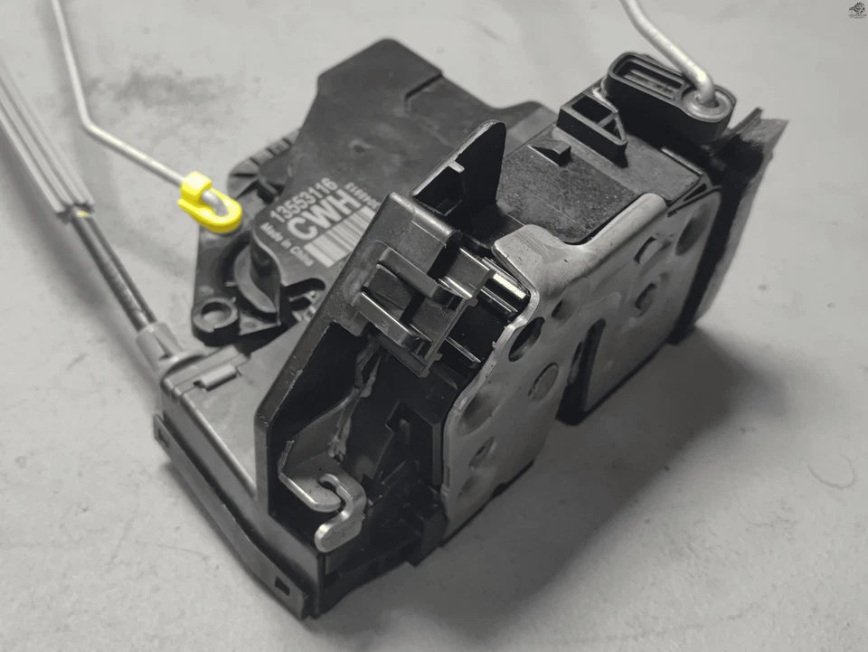 2024-2025 CHEVROLET TRAX ACTUADOR DE CIERRE DE PUERTA DEL LADO DEL CONDUCTOR DELANTERO IZQUIERDO OEM Foto 2 de 4