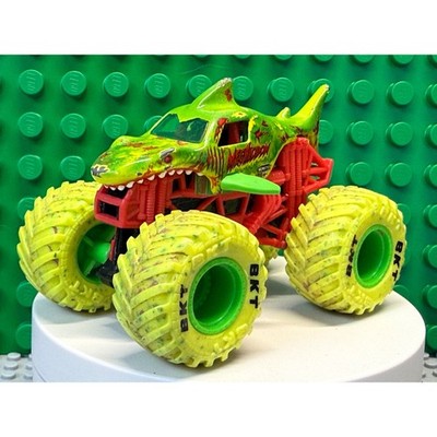 Monster Jam Megalodon Zombie Invasion 1:64 Die-Cast Monster Truck Green Red BKT