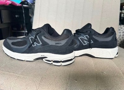 New Balance 2002R GC2002BK Men s Size 7 Black Lifestyle Sneakers Excellent Condi