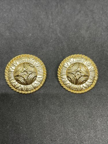 Vintage Signed trifari clip on earrings Gold Tone 