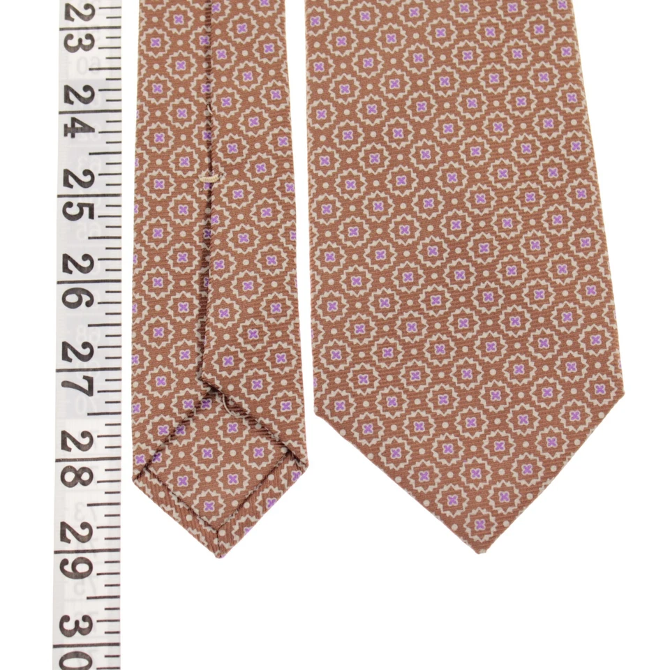 Kiton 全新无标签 100% 真丝七折领带浅棕色带奶油色/紫色图案 — 第 4/4 张图片