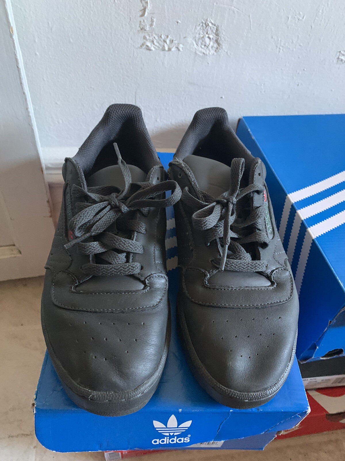 black calabasas shoes