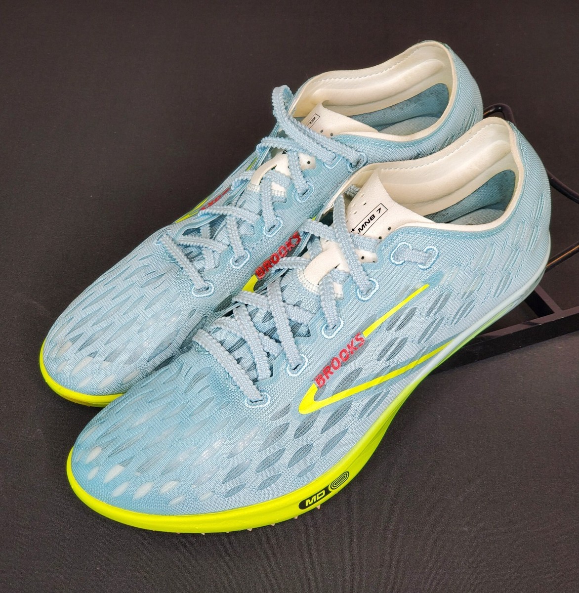 Brooks ELMN8 7 26 Brooks Elemn8 7 spikes Race Review - YouTube