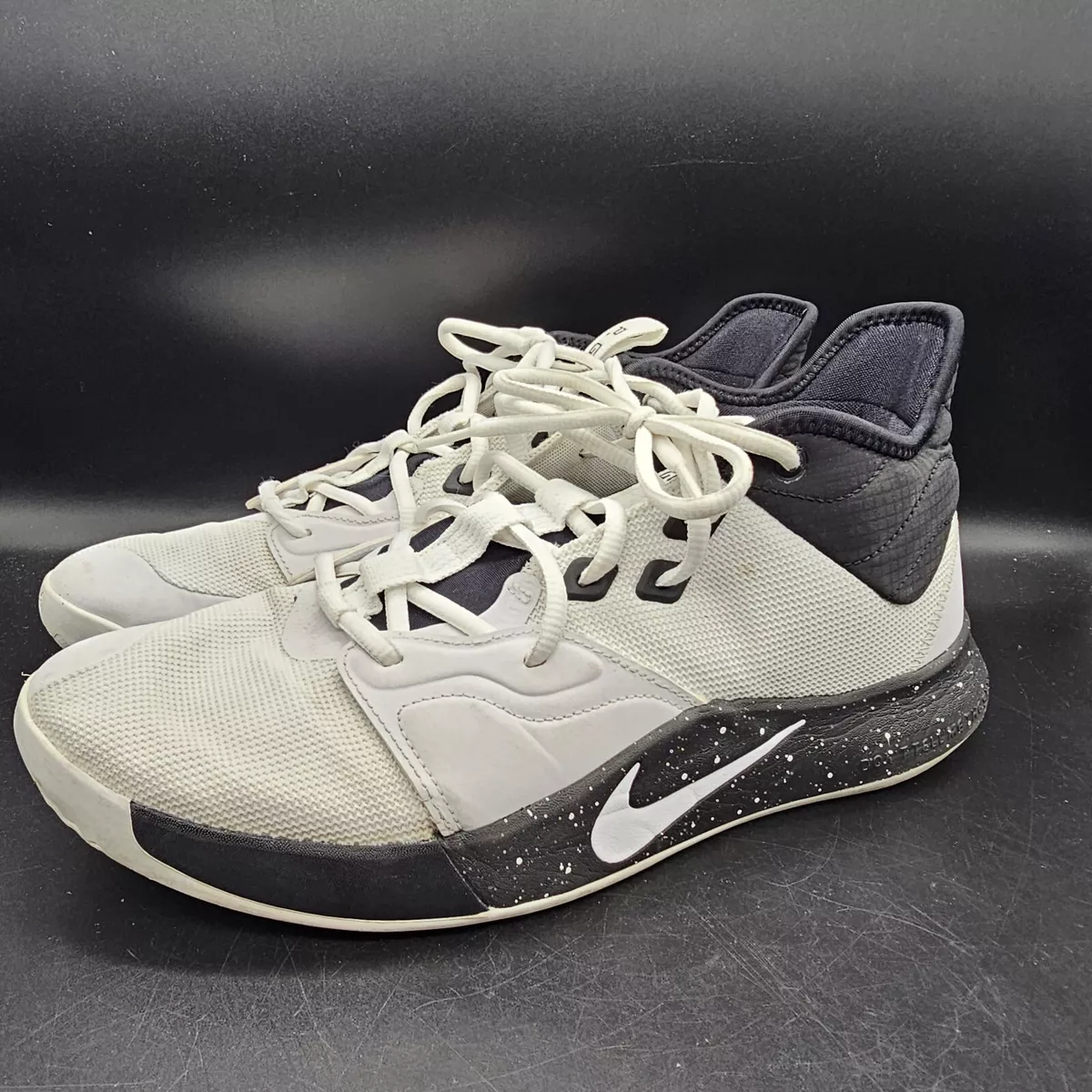 Nike pg3 basketball shoes black hotsell and white
