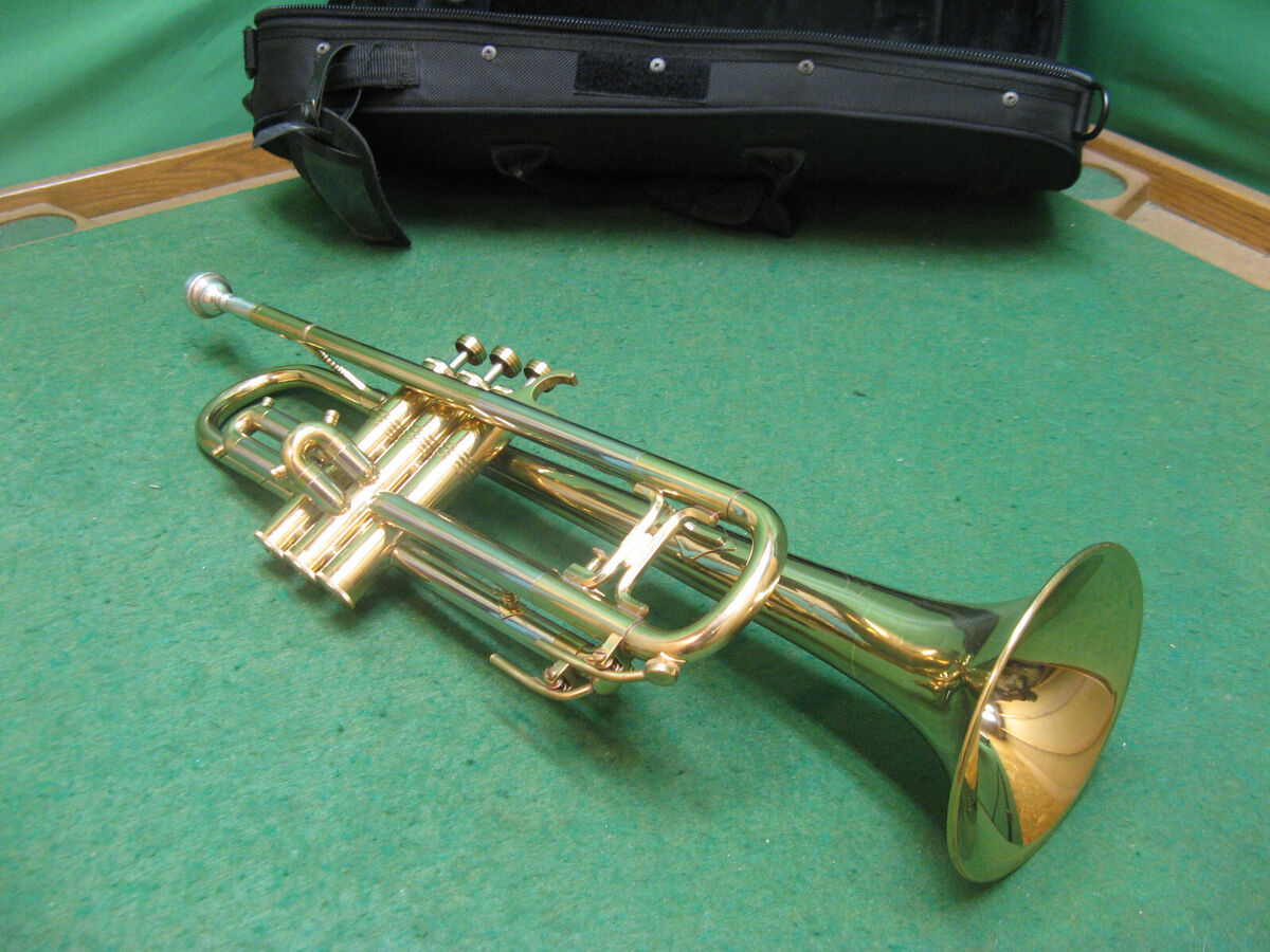 Huttl Line 800 Trumpet - Excellent & Reconditioned - Protec Huttl Line 800 Trumpet - Excellent & Reconditioned - Protec