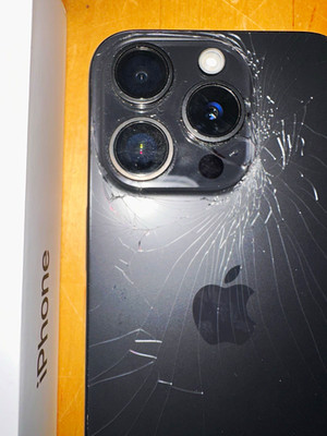 Apple iPhone 15 Pro 256GB Schwarz Details in der Beschreibung