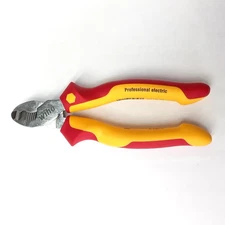 Wiha Insulated Serrated Edge Cable Cutters 6.3in (160mm) 32826