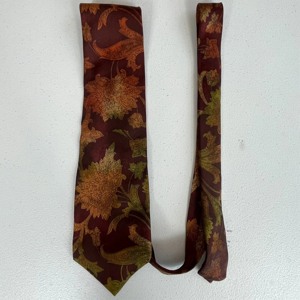 Gravata de seda Burberrys By London's clássica design floral vintage - Imagem 2 de 4