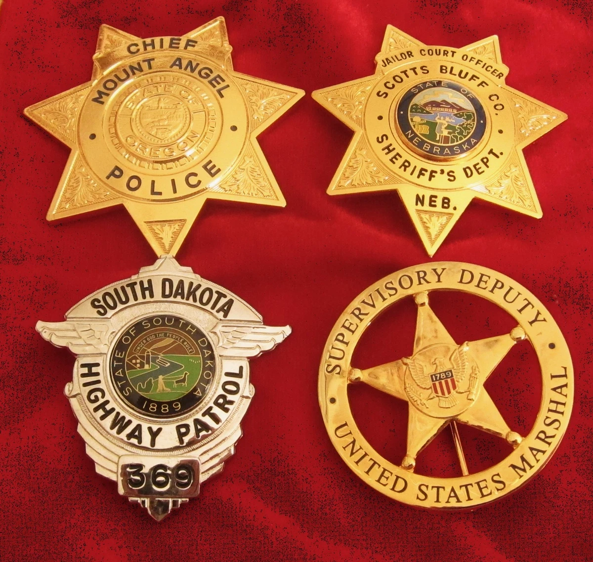 obsolete police badges, Konvolut 4 Sammelabzeichen / OFFER / Super Angebot !