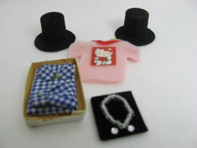 Puppenhaus - Zubehör - Maßstab 1:12 Kleidungs- Set 5 tlg.- Ø ca2cm (315) - Bild 1 von 3
