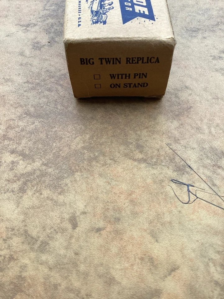 Vintage Light Blue Plastic Evinrude Outboard Toy Boat Motor approx 3" tall - Image 4 of 4