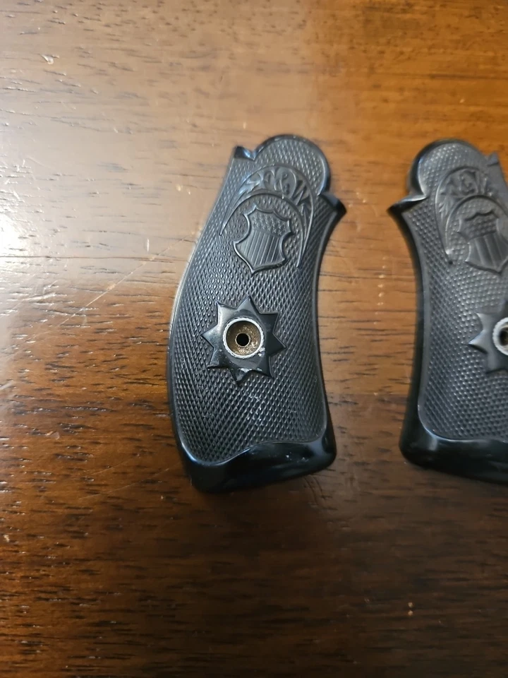 Empuñaduras de fábrica para revólver de ruptura superior Wadsworth 1901 Foto 2 de 4