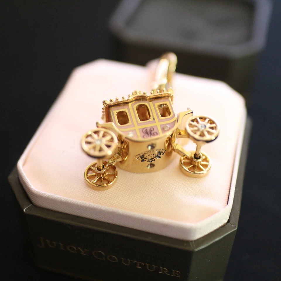 NUEVO CON ETIQUETAS NUEVO EN CAJA JUICY COUTURE Rosa Princesa Carruaje PULSERA ENCANTO NUEVO Foto 3 de 4