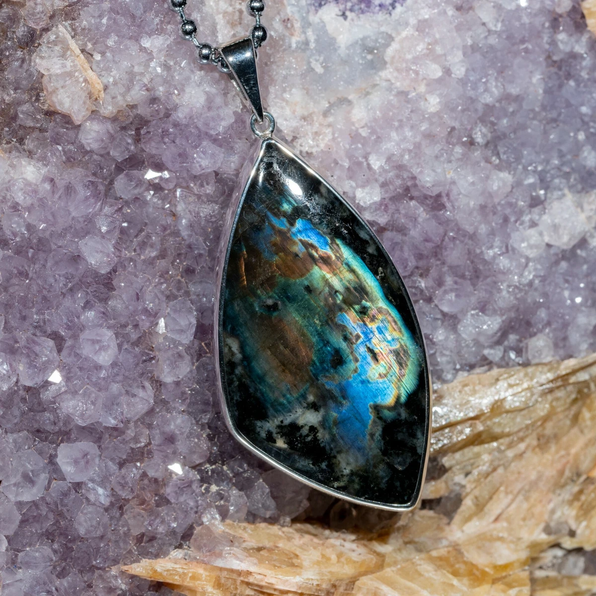 Multicolor flash Spectrolite silver pendant.Labradorite necklace from Yl maa