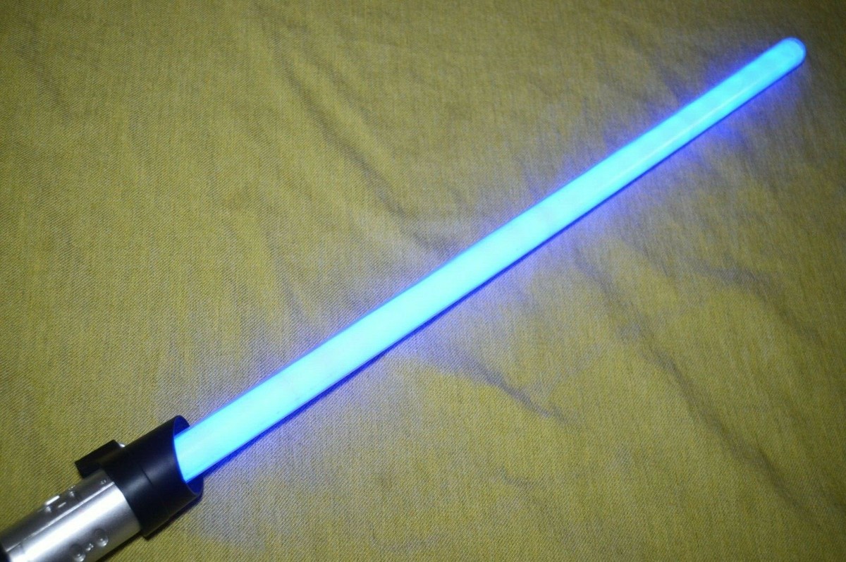 Hasbro 2010 C-2945A Star Wars Lightsaber Ultimate FX Red and