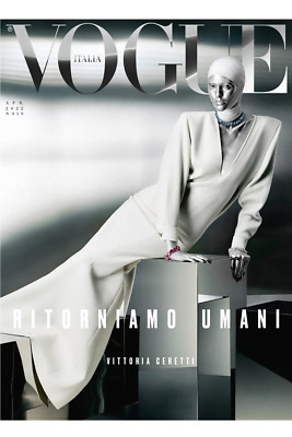 女性情報誌 Vogue Italia Magazine December 2022 VOGUE Italia Magazine April 2022 Vittoria Ceretti Bella