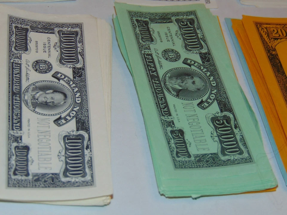 Papel-moeda e seguro vintage The Game of Life - Imagem 4 de 4