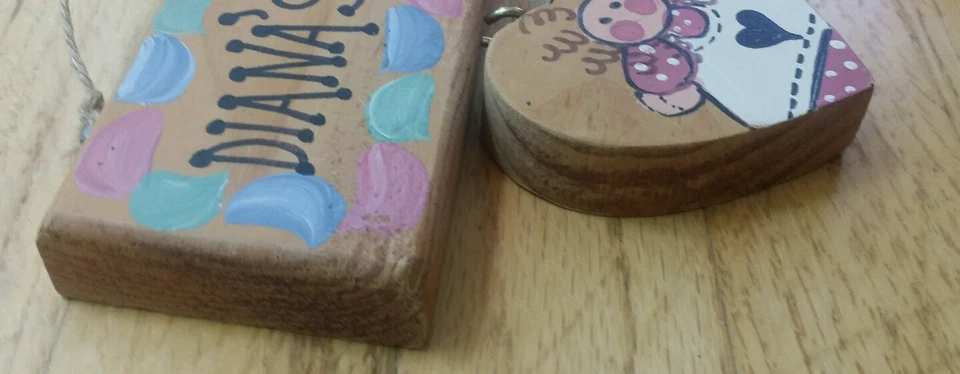 LETRERO PUERTA NIÑOS ADOLESCENTES HABITACIÓN DE DIANA 6" X 6" MADERA PINTADA A MANO NIÑA EN CORAZÓN Foto 3 de 3