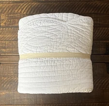 Pottery Barn Heirloom Scallop Quilt, Queen White New! Read