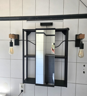 Rechteck Wandspiegel vertikal schwarzer Metallrahmen, 2 Haken, 2x E27