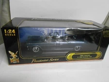 Road Signature Presidential Series 1961 Lincoln X-100 Kennedy Car 1:24