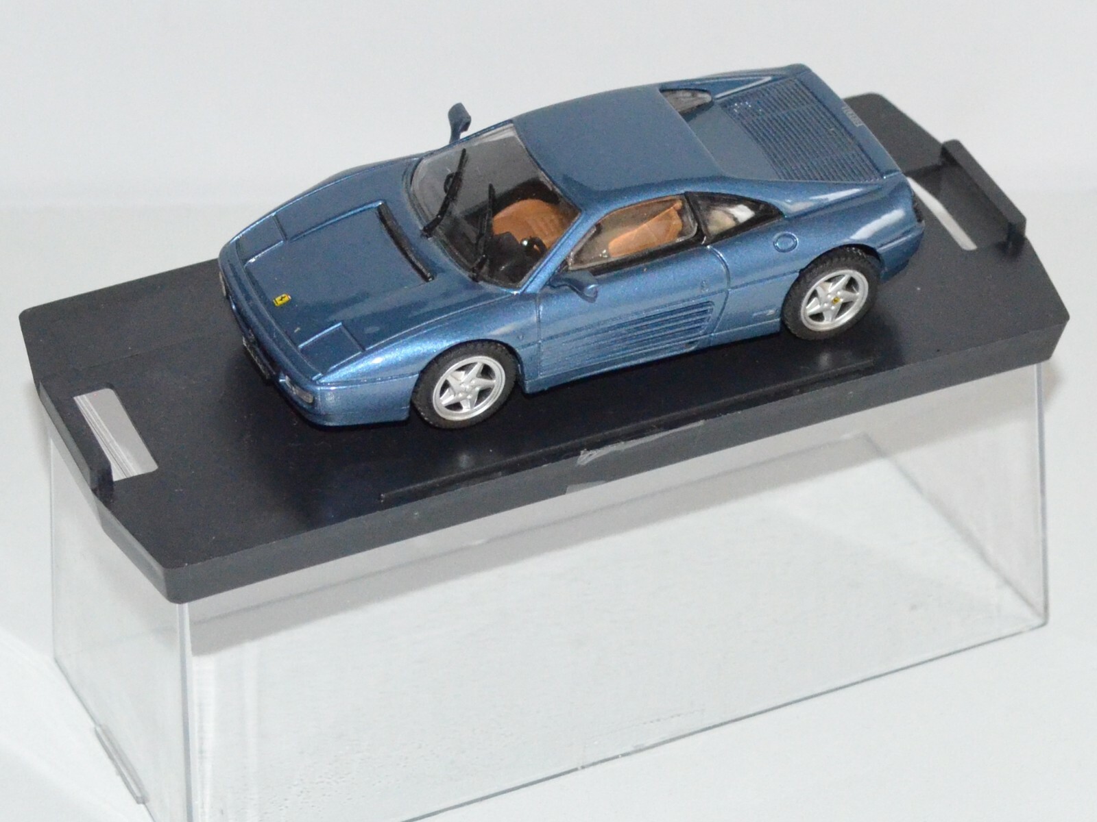 Ferrari 348 GTB bleue Bang 8004 miniature automobile de sport italienne