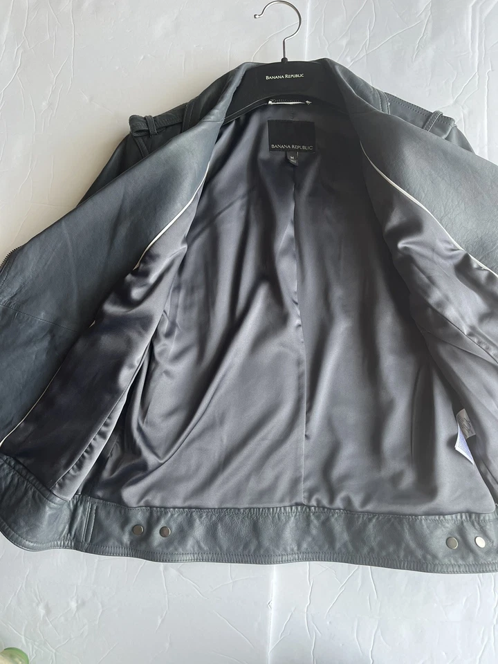 Chaqueta de motociclista Banana Republic de cuero para mujer gris acero azul S mediana nueva sin etiquetas Foto 4 de 4