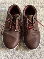 Toms boots boys size 4