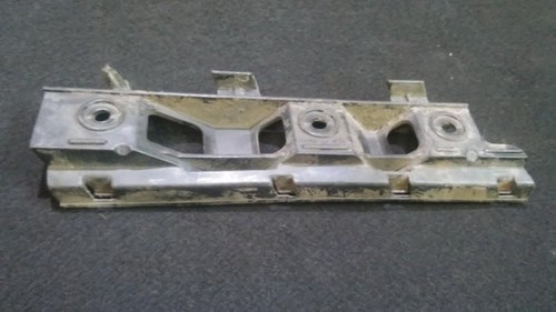 3c0807183 Stoßstangenhalter Vorne Rechts  Volkswagen Passat DE265248-82