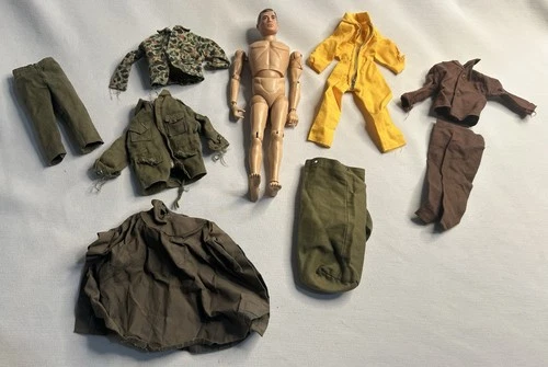 Vintage 1964 Hasbro GI Joe Lot w/ Doll (Arms Disconnected) Clothing & Bag