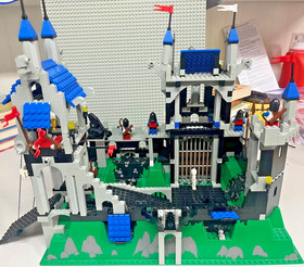 LEGO (6090) Castle: Royal Knight's Castle - 100% Complete*  Manual All Figures