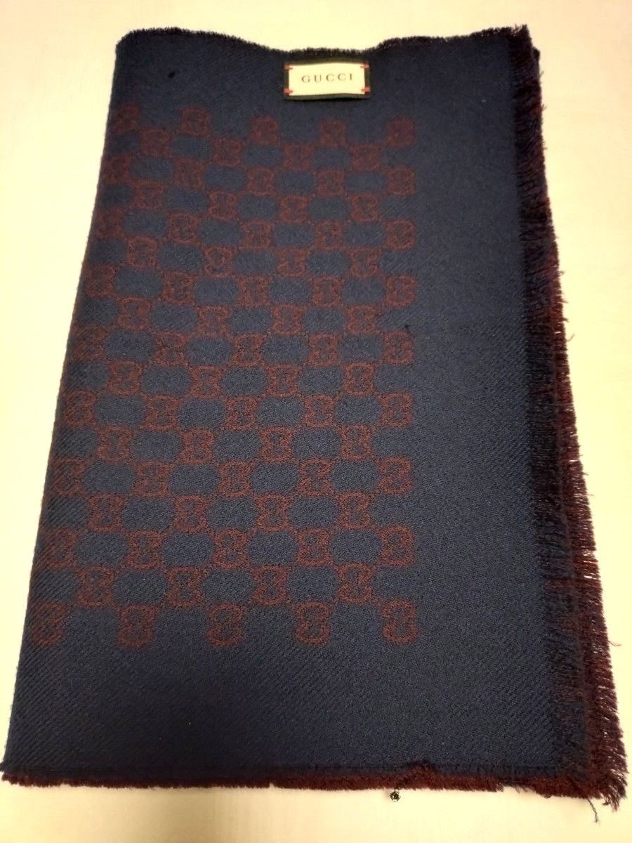 Authentic Gucci GG Pattern Reversible Scarf in Na… - image 24