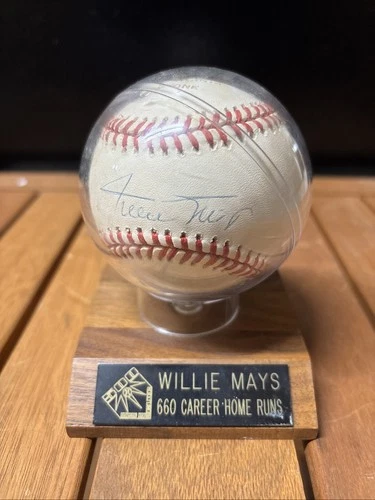Willie Mays Signed Baseball Home Run #618/660 w/ Stand NO COA