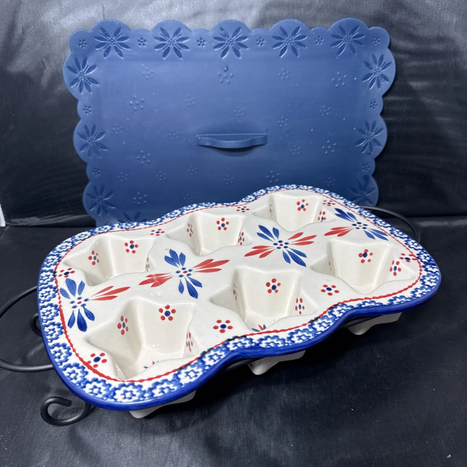 TEMPTATIONS OLD WORLD CONFETTI STAR MUFFIN PAN WITH COOLING RACK, SILICONE TOP
Opens in a new window