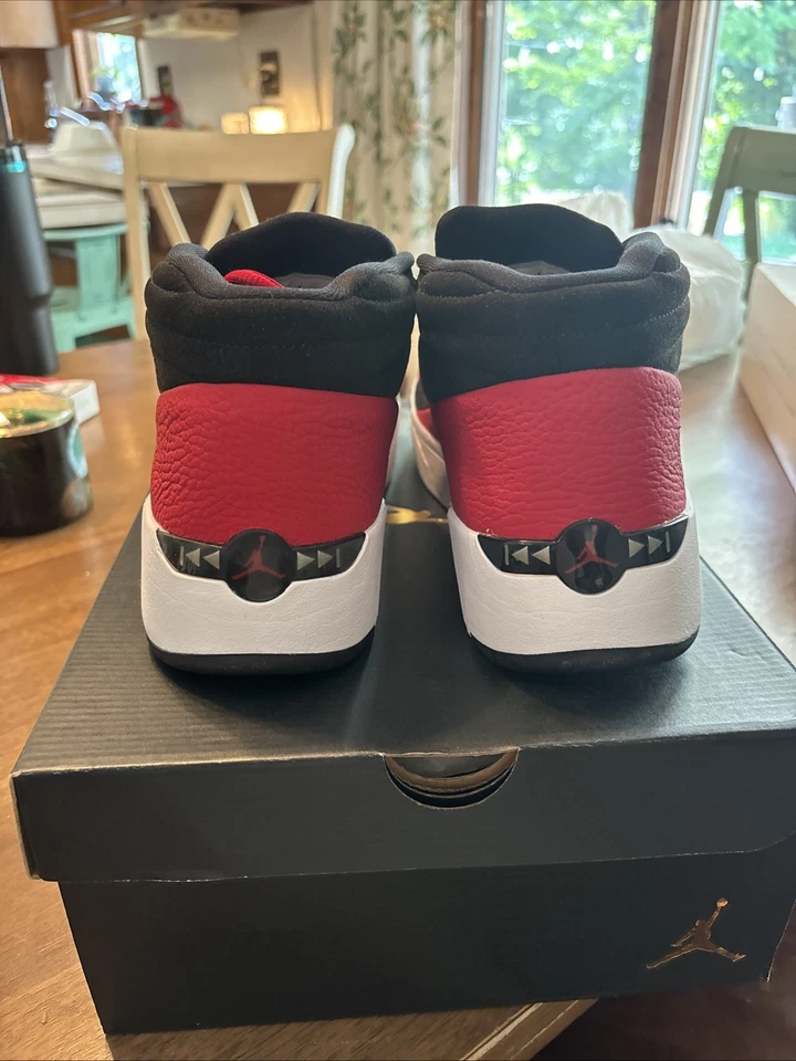 Nike Air Jordan Team Showcase Hombre Talla 10.5 Negro Rojo Blanco CD4150 600 Foto 4 de 4