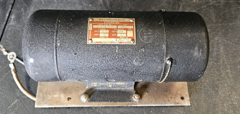 VINTAGE WESTINGHOUSE RADIO DYNAMOTOR  A-28-A-8615 5.5 Volts 31 .175 Amps