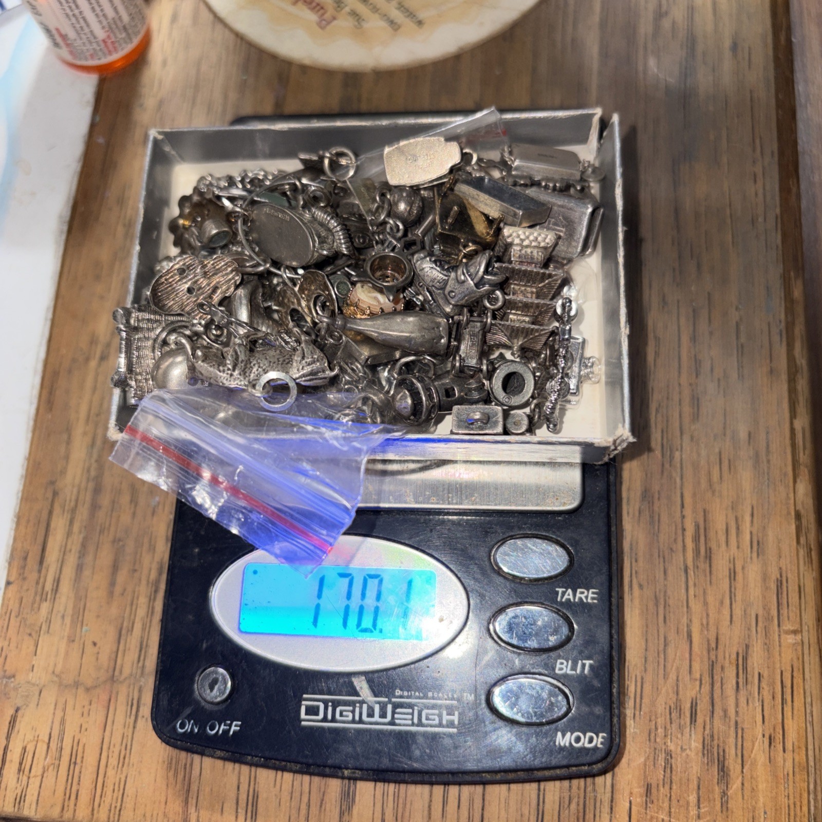 200 grams  solid sterling silver  includes 40 cha… - image 1