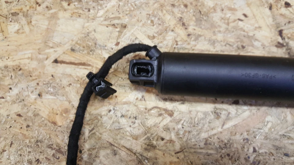 GENUINE VOLVO S90 2016-2019 TAILGATE ELECTRIC SHOCK ABSORBER STRUT 31690207 - Image 2 of 4