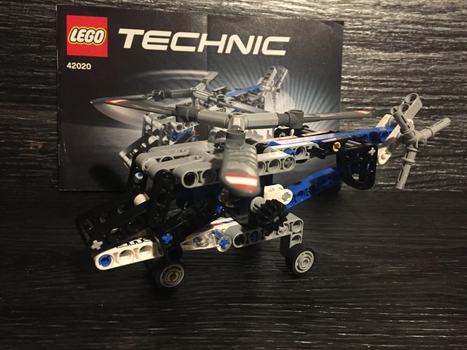 LEGO Technic 42020 Twin-rotor Helicopter, photo 1 sur 2