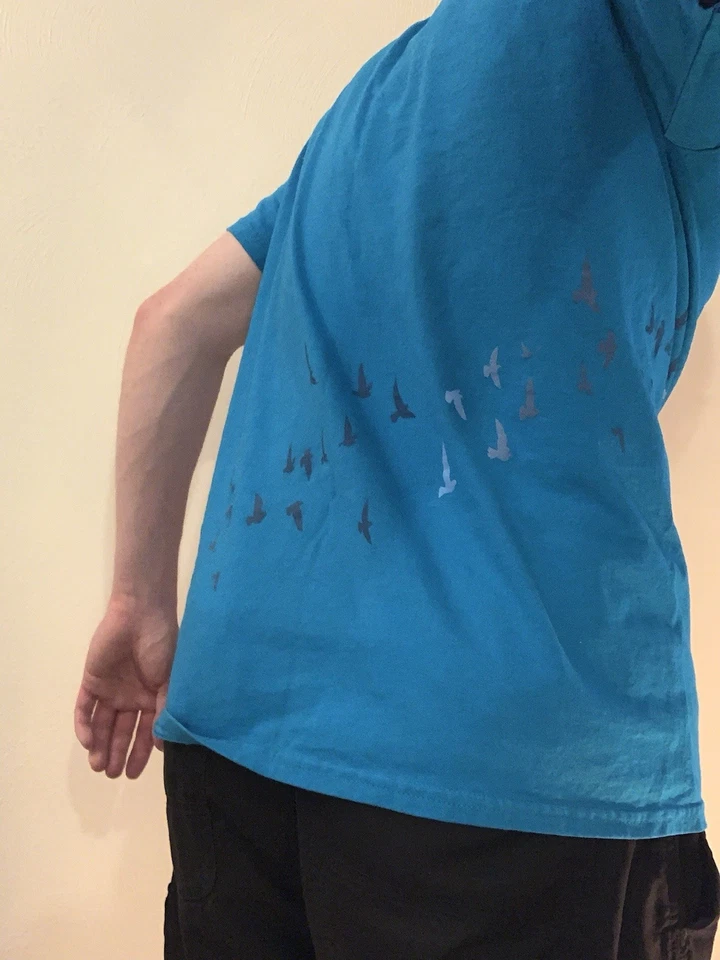 ﻿�� Estampa de pássaro personalizada, média, azul-petróleo, camiseta, - Imagem 2 de 4