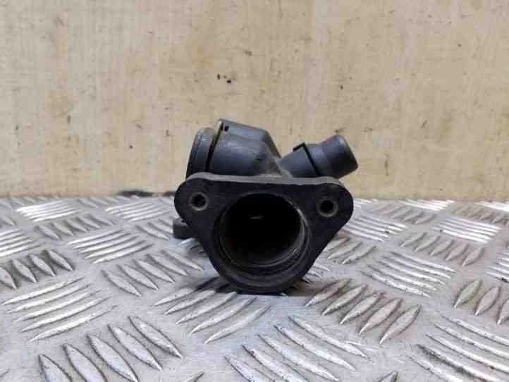 AUDI A4 8D2, B5 Manguera Refrigeración 058121133B 1.8 Gasolina 92kw 1999 26151672 Foto 2 de 4