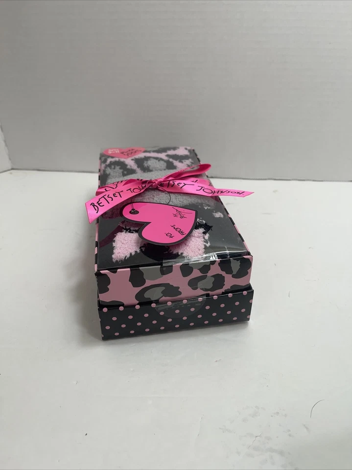 Paquete de 3 calcetines de felpa Betsey Johnson acogedores en caja de regalo 💖 🧦 NUEVO Foto 4 de 4