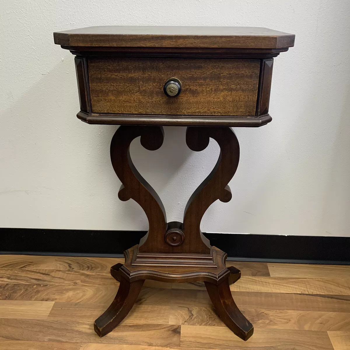 Square pedestal 2024 side table