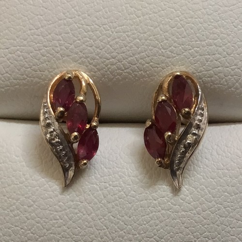 Vintage 9ct Yellow & White Gold Ruby Stud Earrings w 3 x Marquise 12 mm & 1.54 g - Picture 5 of 15