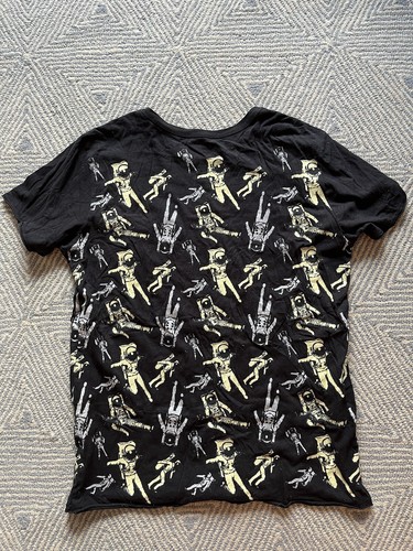 Rude Hot Topic Pocket T-Shirt - Schwarz mit Astronauten Grafik - XL - Bild 5 von 5
