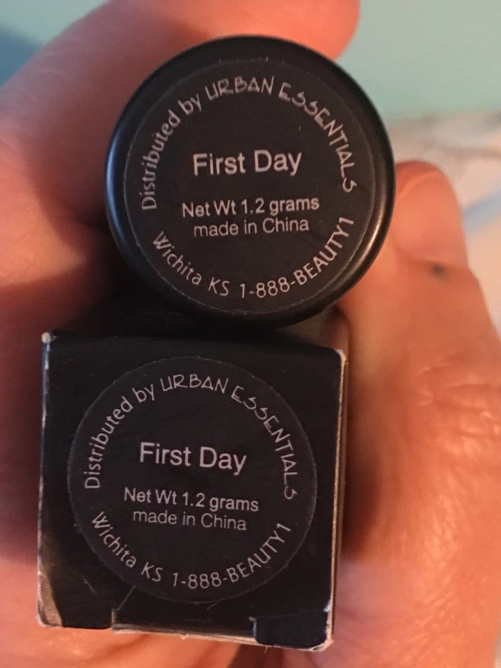 Urban Essentials Tap N Glow Loose Mineral Powder Foundation First Day NIB NEW - Image 3 of 3