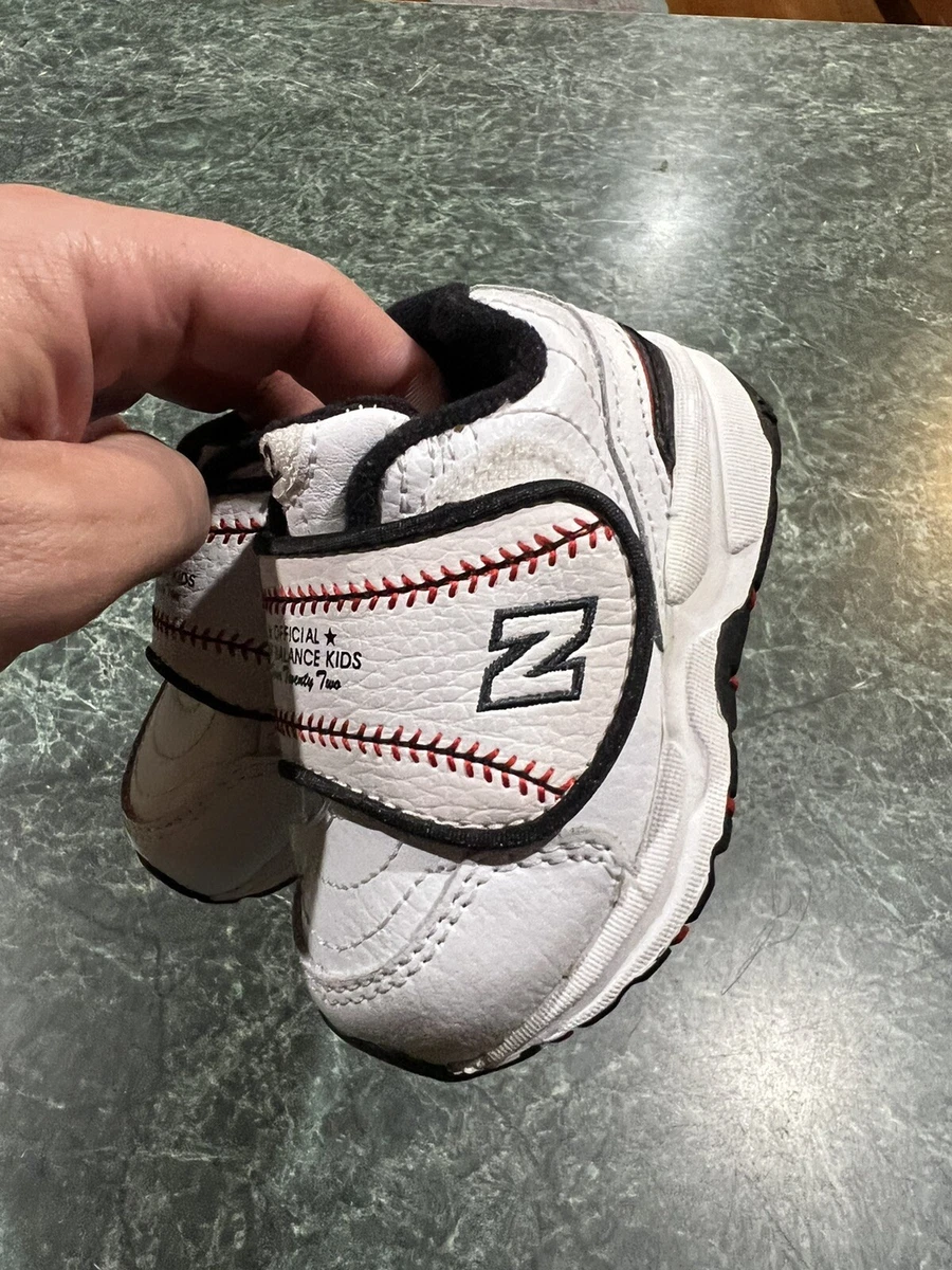 New Balance 422 White Baseball Style Toddler No Laces Sneakers