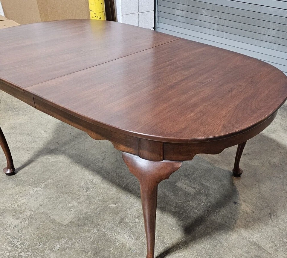 Mesa de comedor Henkel Harris Cherry Queen Anne extensión con 3 hojas Virginia Foto 4 de 4